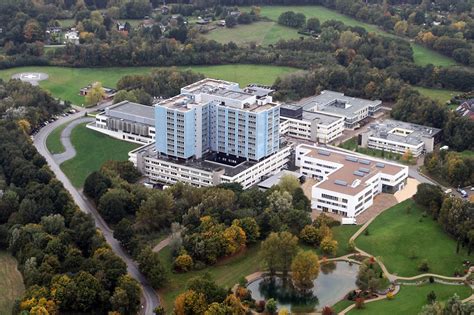 Kliniken, Institute und Zentren .